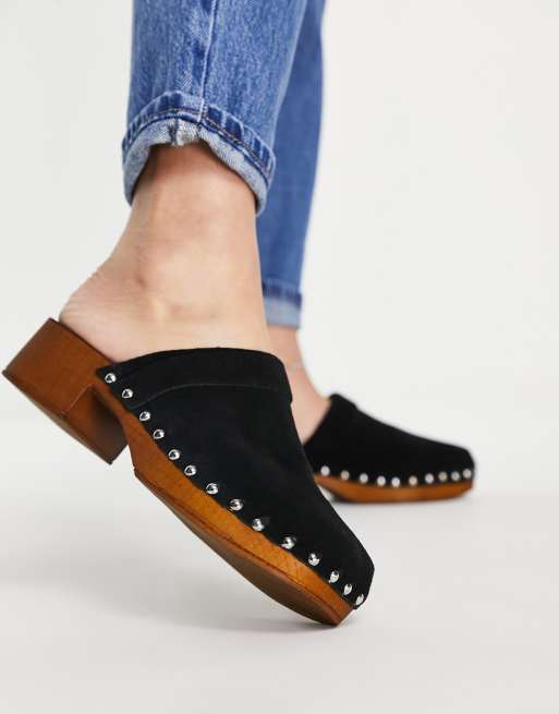 Leather mules & clogs