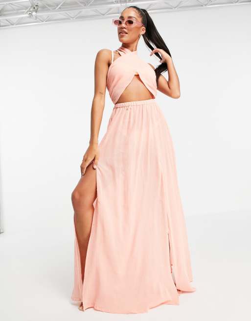 ASOS DESIGN – Morelowa plażowa sukienka maxi ze skrzyżowanym dekoltem halter i ozdobną talią