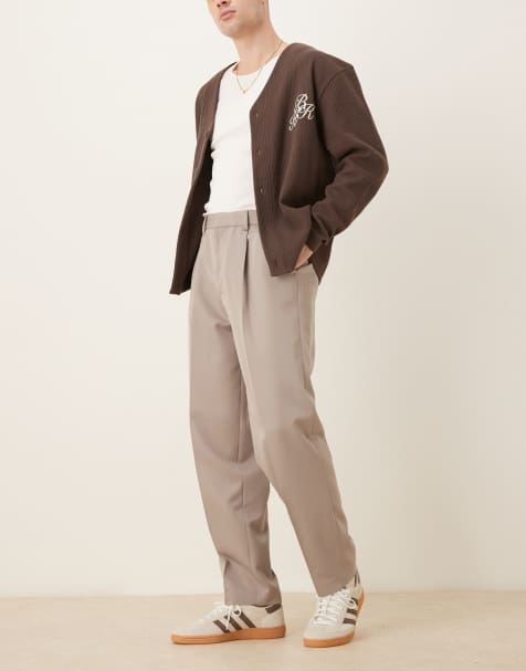 ASOS DESIGN – Mörkbeige, avsmalnande finbyxor i oversize med veck framtill - view 1