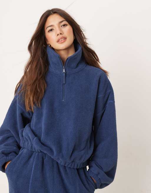 ASOS DESIGN – Mörkblå myströja i mikrofleece med dragkedja vid kragen, 2 av 4