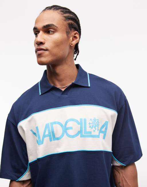 ASOS DESIGN – Mörkblå, panelsydd pikétröja i oversize med boxig passform och sporttryck, 3 av 5