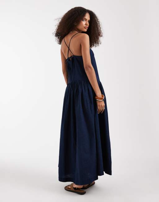 ASOS DESIGN – Mörkblå, smockad midiklänning i denim med sidofickor, 4 av 4