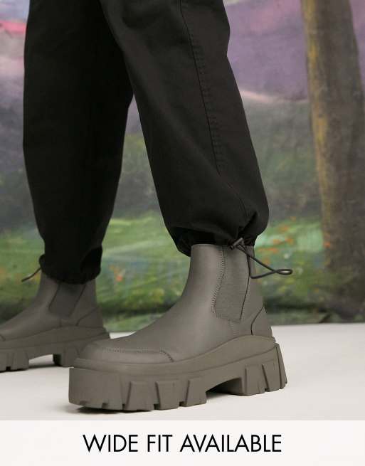 ASOS DESIGN – Mörkgrå chelseaboots i läderimitation med grov sula