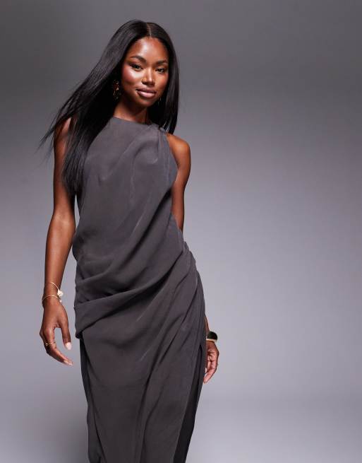 ASOS DESIGN – Mörkgrå, draperad maxiklänning med asymmetrisk fåll, 2 av 4