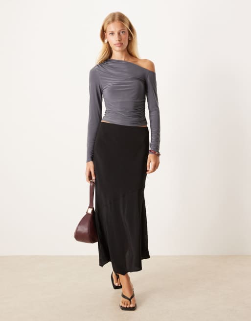 ASOS DESIGN – Mörkgrå, enaxlad topp med åtsmitande design och långa ärmar, 2 av 4