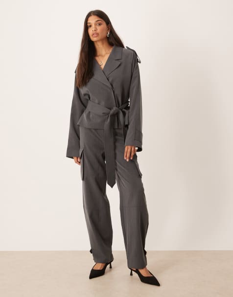 ASOS DESIGN – Mörkgrå, figursydda, mjuka cargobyxor med hög midja, del av set - view 1
