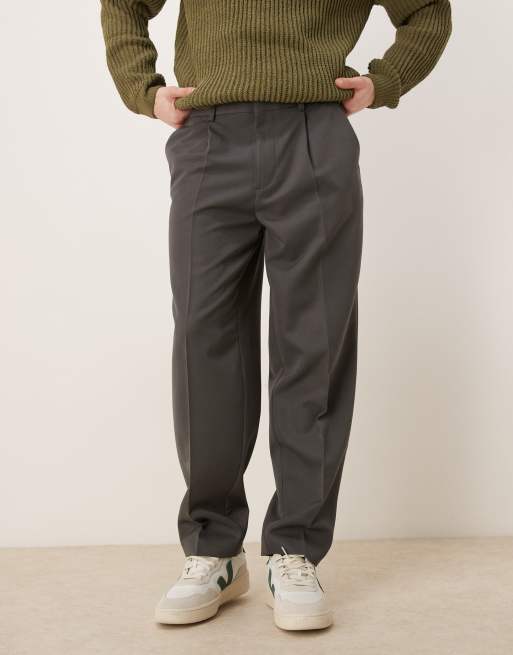 ASOS DESIGN – Mörkgrå finbyxor i oversize med avsmalnande passform och veck framtill, 2 av 5