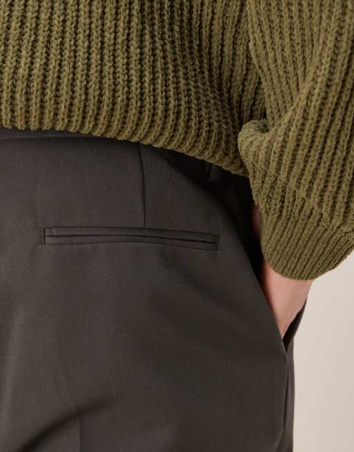 ASOS DESIGN – Mörkgrå finbyxor i oversize med avsmalnande passform och veck framtill, 4 av 5