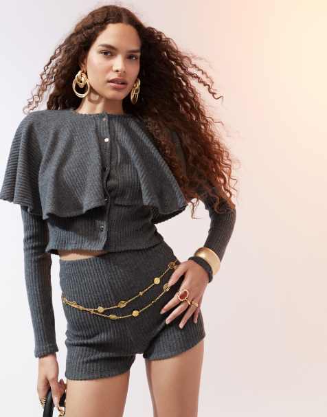 ASOS DESIGN – Mörkgrå, fluffig, ribbad kofta med cape och knappar, del av set - view 1