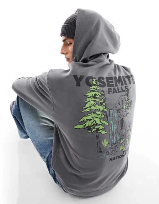 ASOS DESIGN – Mörkgrå hoodie i oversize med utomhustryck och tvättad finish