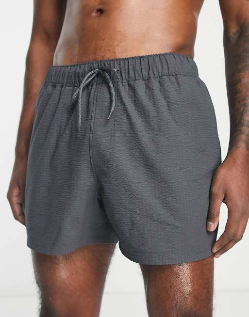 ASOS DESIGN – Mörkgrå korta badshorts i bäckebölja