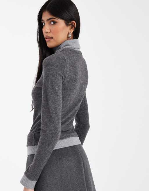 ASOS DESIGN – Mörkgrå, melerad, supermjuk topp med två lager och polokrage, 2 av 4
