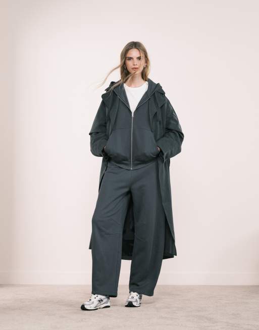 ASOS DESIGN – Mörkgrå mjukisbyxor med barrelben och dekorativ söm, del av set
