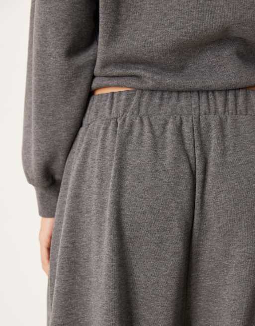 ASOS DESIGN – Mörkgrå mjukisbyxor med låg midja, barrelben och veck, del av set, 5 av 5