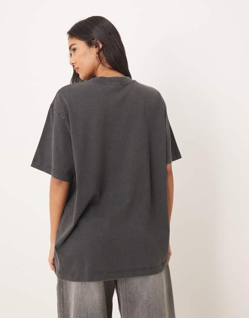 ASOS DESIGN – Mörkgrå t-shirt i oversize med Lisbon-tryck och tvättad finish, 4 av 4