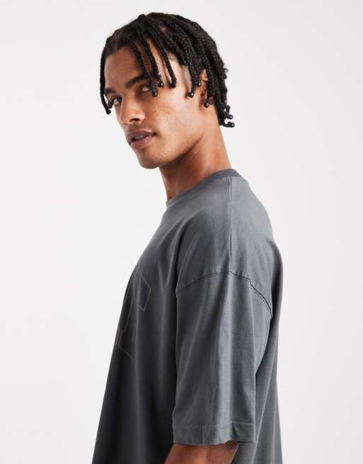 ASOS DESIGN – Mörkgrå t-shirt i oversize med renässanstryck, 4 av 5