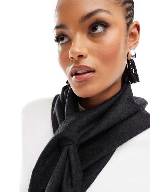 ASOS DESIGN – Mörkgrå, trekantig scarf i bandanastil av ylleblandning, 4 av 4