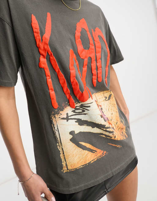 ASOS DESIGN – Mörkgrå tvättad t-shirt i oversize med licensierat Korn-tryck, 4 av 4