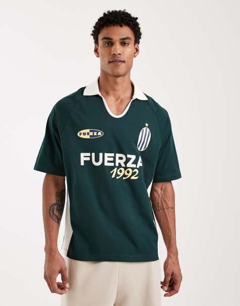 ASOS DESIGN – Mörkgrön, avslappnad t-shirt med pikékrage, paneler och fotbollstryck - view 1