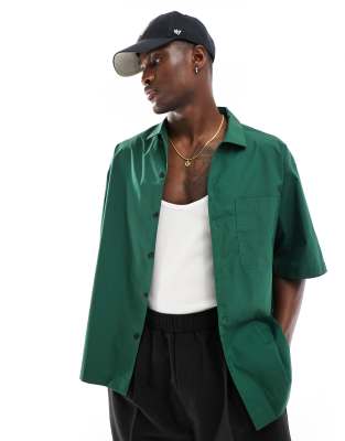 ASOS DESIGN – Mörkgrön poplinskjorta i oversize med boxig passform och korta ärmar