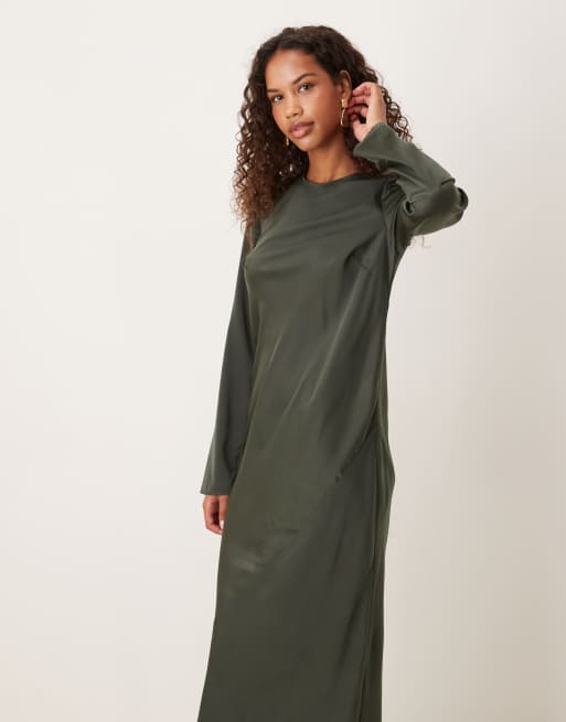 ASOS DESIGN – Mörkgrön slipklänning i maxilängd med dekorativ söm av matt satin, 2 av 4