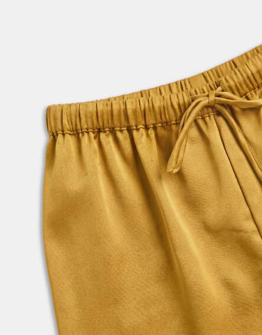 ASOS DESIGN – Mörkgula shorts i satin med spetskant och dragsko i midjan, 8 av 9