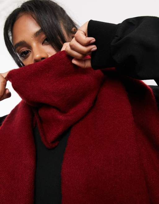 ASOS DESIGN – Mörkröd lång halsduk i supermjukt vävt material med fransar, 4 av 4