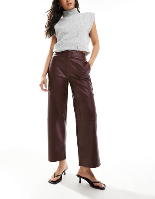 ASOS DESIGN – Mörkröda, ankellånga byxor i läderimitation, 3 av 5