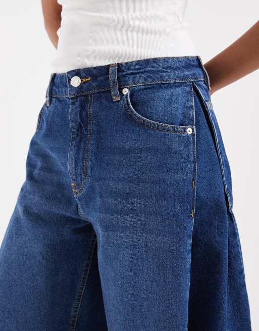 ASOS DESIGN – Mörkt mellanblå bermudashorts i denim med veck i sidan, 4 av 5