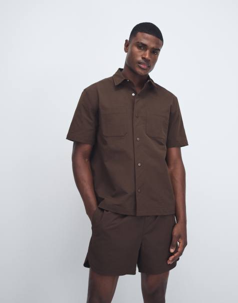 ASOS DESIGN - MotionMAX™ - Chemise décontractée avec poches poitrine - Marron - view 1