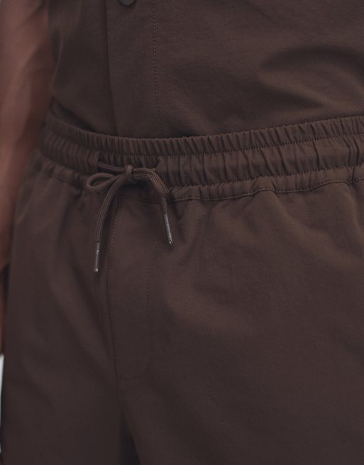 ASOS DESIGN – MotionMAX™ – Kürzere Shorts in Braun mit abgerundetem Saum, 3 von 9