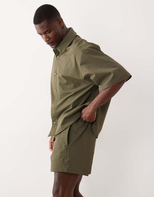 ASOS DESIGN - MotionMAX - Short court habillé en tissu stretch - Kaki, 2 de 7