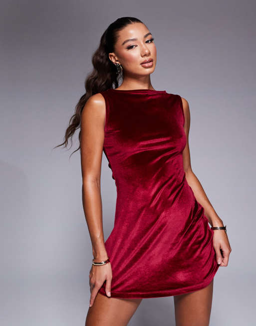 ASOS DESIGN - Mouwloze fluwelen mini jurk met rechte hals in framboos, 2 van 4