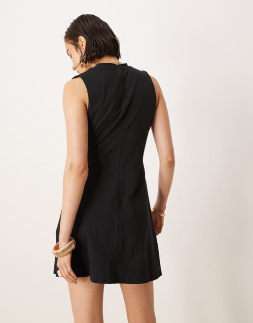 ASOS DESIGN - Mouwloze hoogsluitende mini jurk met rimpeleffect in zwart, 4 van 4