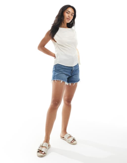 ASOS DESIGN - Mouwloze satijnen top met gestrikte zijkant in crème, 3 van 4
