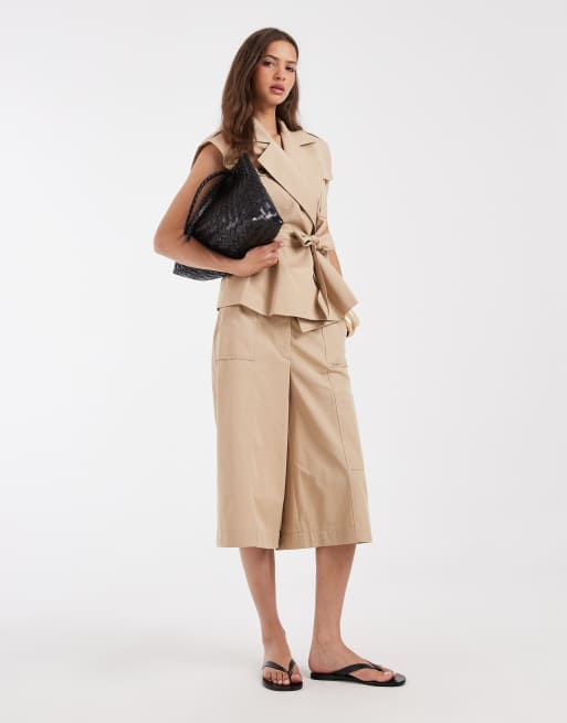 ASOS DESIGN - Mouwloze trenchcoat met gestrikte taille in beige, deel van co-ord set, 2 van 4