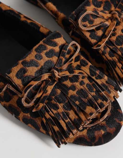ASOS DESIGN – Moxen – Premium – Leopardmönstrade loafers i äkta läder med fransar, 3 av 4