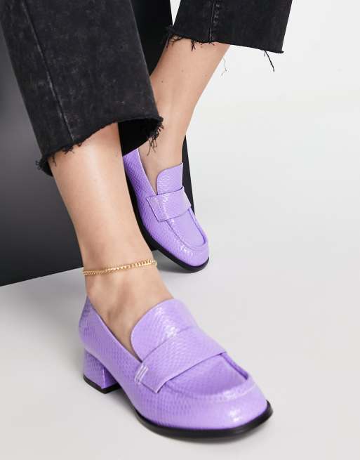 ASOS DESIGN – Moya – Liliowe loafersy na obcasie z lakierowanej imitacji skóry węża