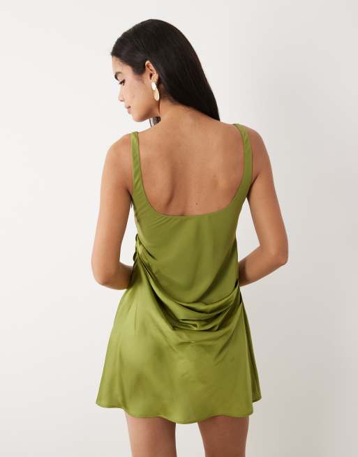 ASOS DESIGN - Mørk olivengrøn minikjole i satinstil med dyb rund hals og asymmetrisk draperet skørt-overlag, 3 af 4