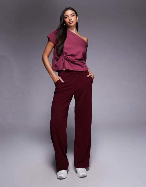ASOS DESIGN - Mørk rosa offshoulder-T-shirt med rynkedetalje i siden, 2 af 4