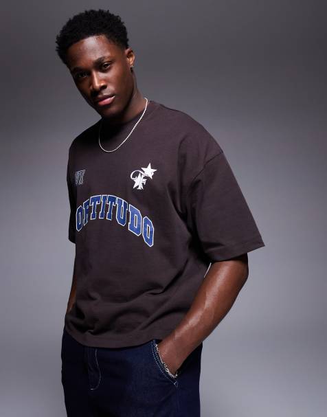 ASOS DESIGN - Mørkebrun oversized t-shirt med sportsgrafik og firkantet pasform - view 1