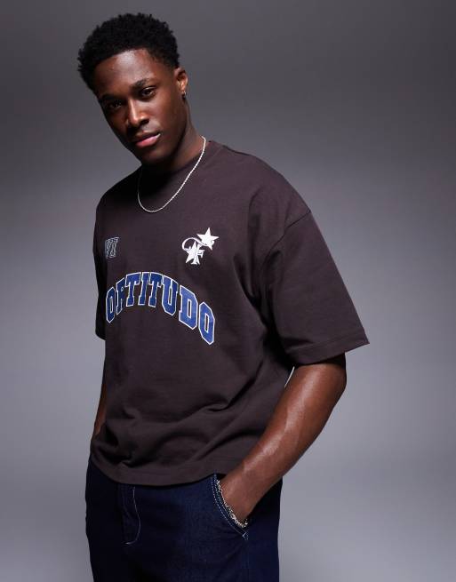 ASOS DESIGN - Mørkebrun oversized t-shirt med sportsgrafik og firkantet pasform