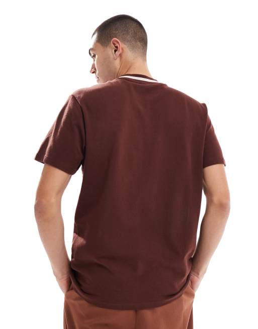 ASOS DESIGN - Mørkebrun t-shirt med kontrastfarvet kant i halsen, 2 af 4