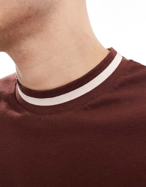 ASOS DESIGN - Mørkebrun t-shirt med kontrastfarvet kant i halsen, 3 af 4