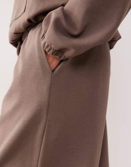 ASOS DESIGN - Mørkebrune joggingbukser med interlock-syninger og ekstrem ståkrave - Del af sæt, 4 af 5