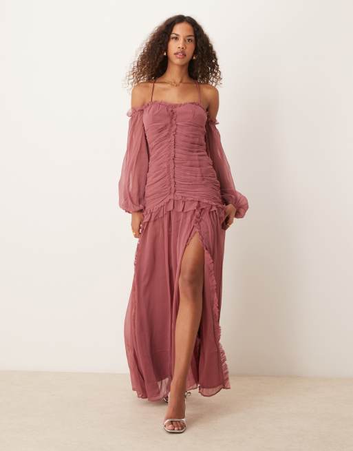 ASOS DESIGN - Mørklilla rynket offshoulder-maxikjole med cami-stropper samt lange ærmer og sænket talje