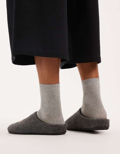 ASOS DESIGN mule slipper in grey felt with golf graphic , 3 of 4