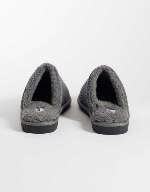 ASOS DESIGN mule slippers in charcoal corduroy with tonal faux shearling lining, 4 of 4