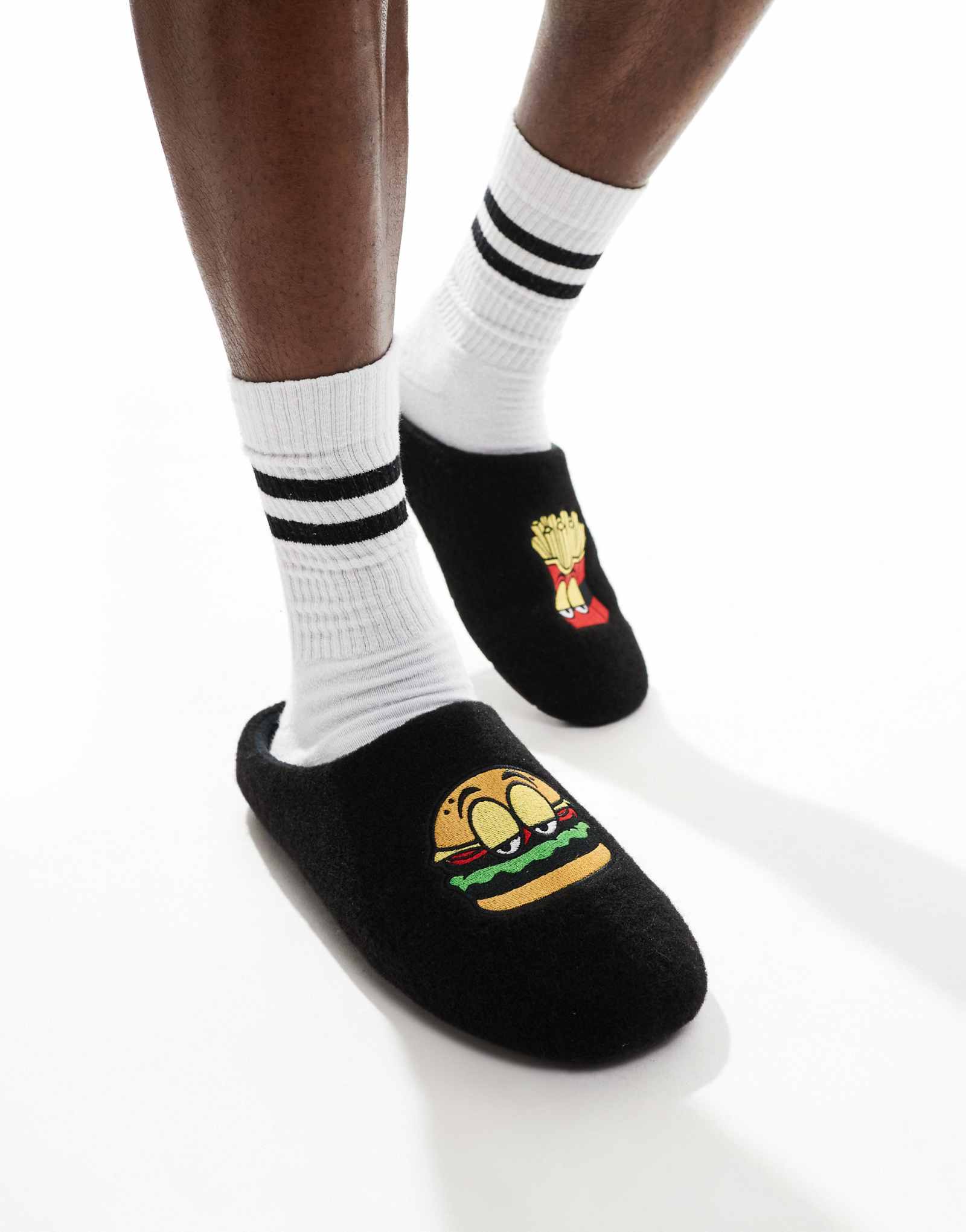 Дизайнерские тапочки ASOS mule цвета древесного угля со значком burger and chips