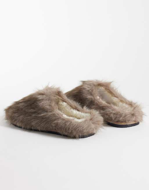 ASOS DESIGN mule slippers in light brown faux fur, 3 of 4